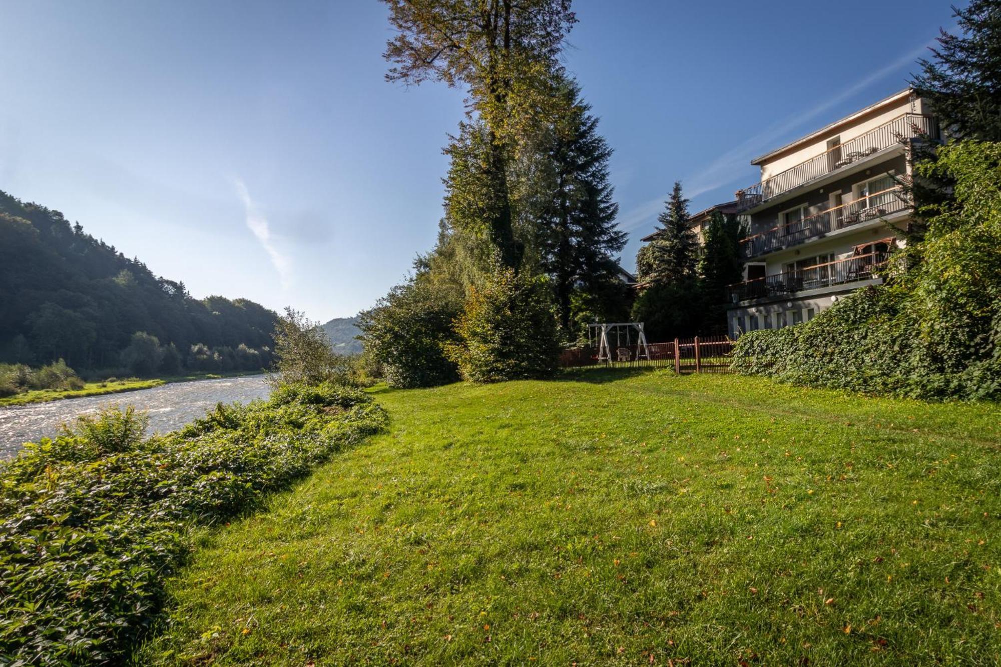 Apartamenty „Nad Popradem” Rytro Exteriör bild